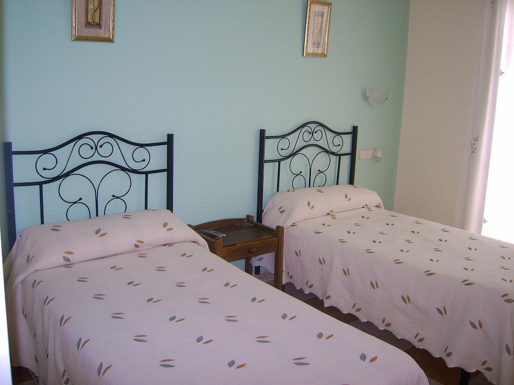 Hostal Cabanas Carboneras de Guadazaón Oda fotoğraf